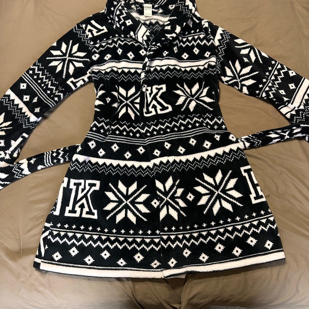 PINK Victoria's Secret Black and White robe size xs/s